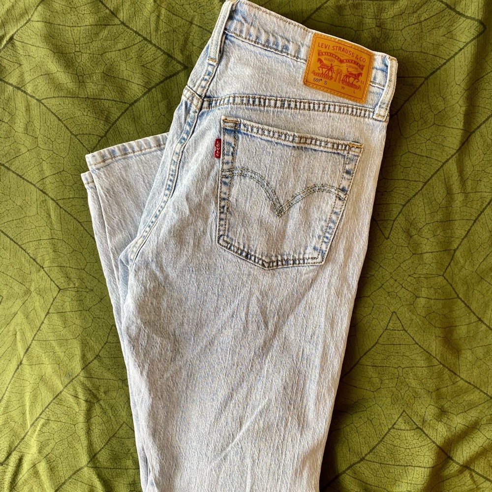 Levi’s 501 denim jeans, light wash. Size 29